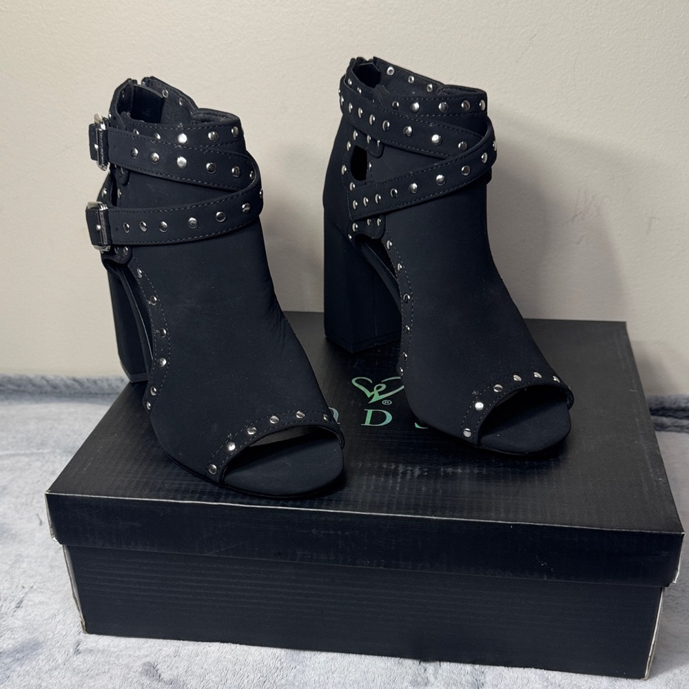 NWT Windsor Nider-23 Black Studded Open Toe Booties -Size 6.5
